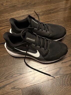 Nike Black and White Men's Running Sneakers